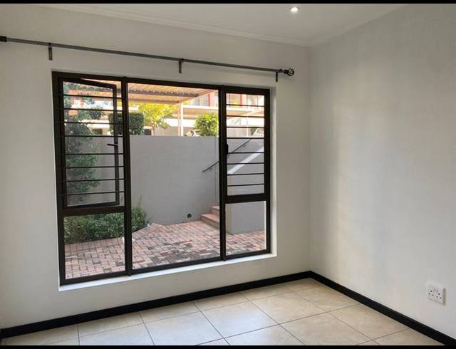 2 BEDROOM APARTMENT FOR SALE IN LONEHILL